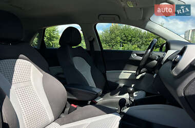 Хэтчбек Audi A1 2012 в 