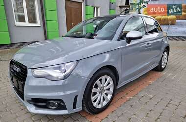 Хетчбек Audi A1 2012 в 