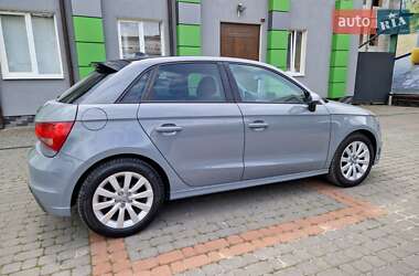 Хетчбек Audi A1 2012 в 