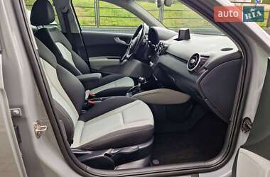Хетчбек Audi A1 2012 в 