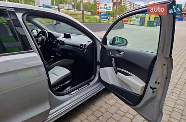 Хетчбек Audi A1 2012 в 