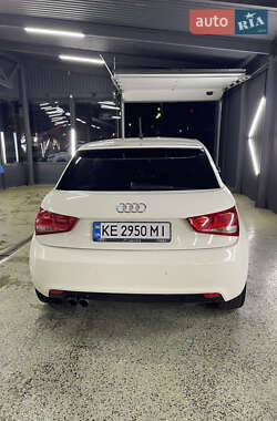 Хетчбек Audi A1 2011 в 