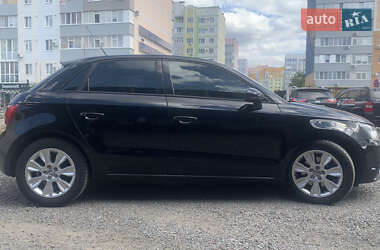 Хетчбек Audi A1 2012 в 