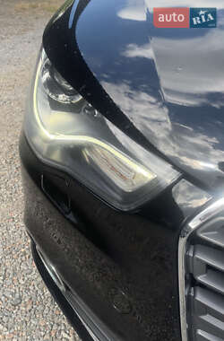 Хетчбек Audi A1 2012 в 