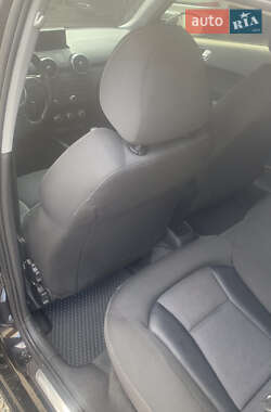Хетчбек Audi A1 2012 в 