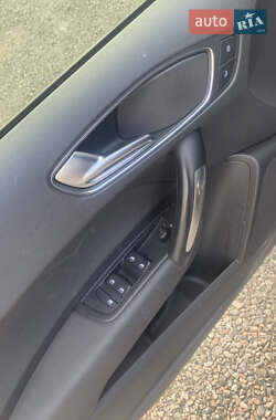 Хетчбек Audi A1 2012 в 