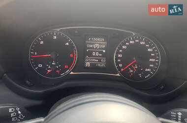 Хетчбек Audi A1 2012 в 