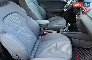 Хэтчбек Audi A1 2011 в 