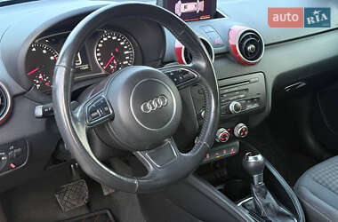 Хэтчбек Audi A1 2011 в 