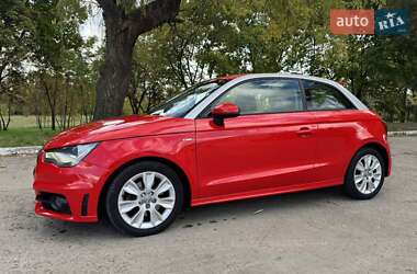 Хэтчбек Audi A1 2011 в 