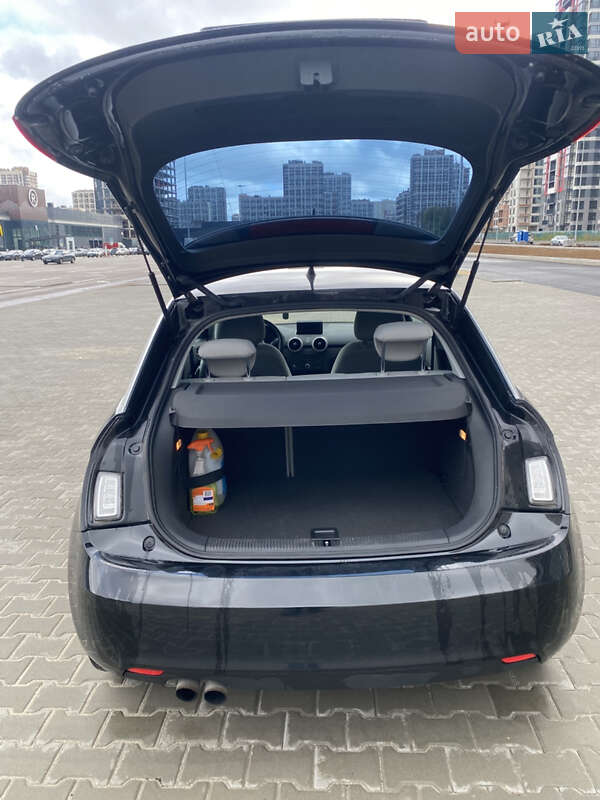 Хэтчбек Audi A1 2010 в Киеве