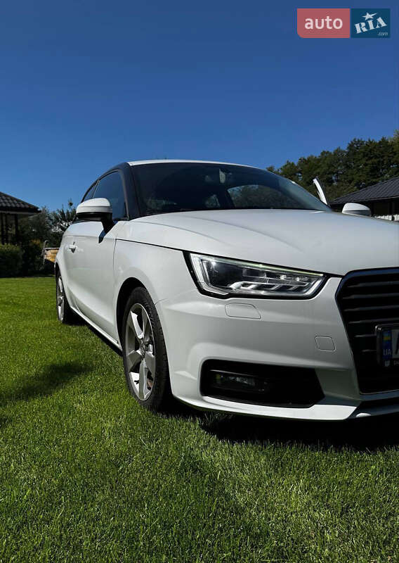 Хетчбек Audi A1 2014 в 