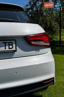 Хетчбек Audi A1 2014 в 