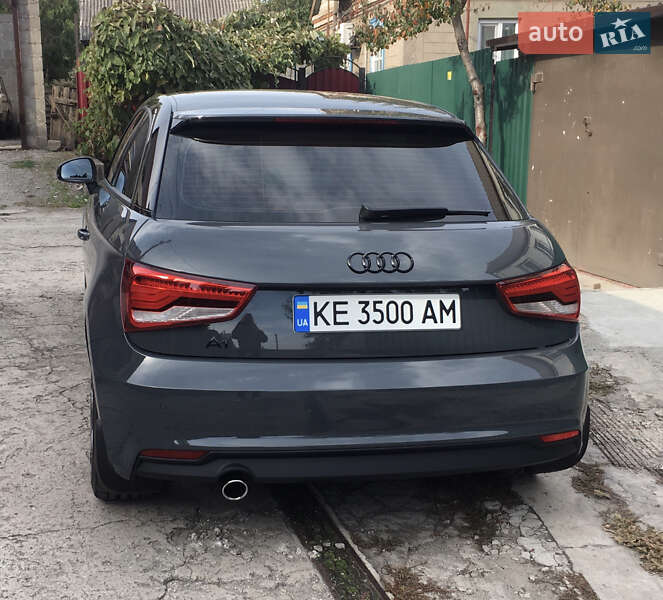 Хэтчбек Audi A1 2015 в Каменском