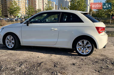 Хетчбек Audi A1 2011 в 