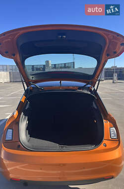 Хетчбек Audi A1 2013 в 