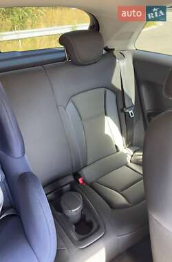 Хетчбек Audi A1 2015 в 