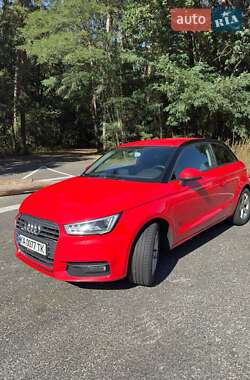 Хетчбек Audi A1 2015 в 