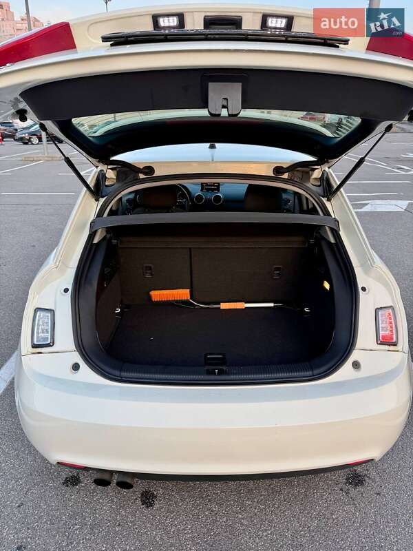 Хэтчбек Audi A1 2012 в Киеве