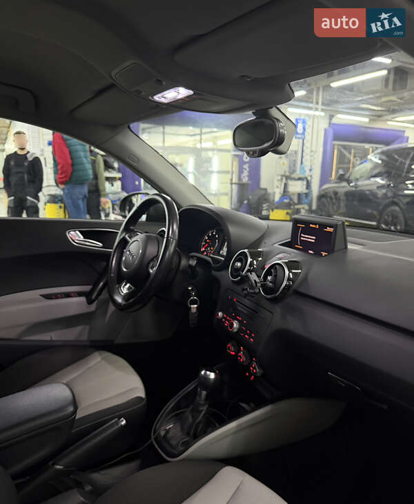 Хэтчбек Audi A1 2012 в Черновцах