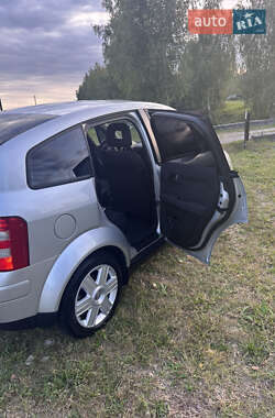 Хэтчбек Audi A2 2004 в 