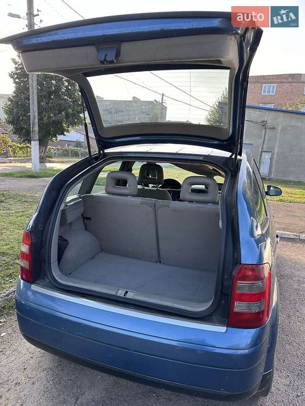 Хэтчбек Audi A2 2002 в Нововолынске