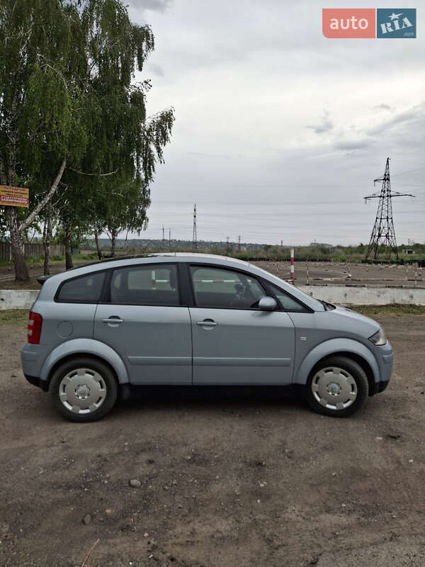Хэтчбек Audi A2 2002 в Смеле