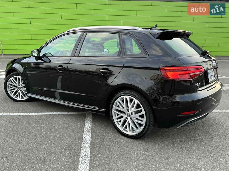 Хетчбек Audi A3 Sportback 2018 в Києві