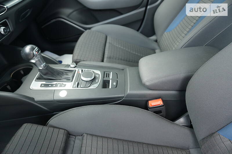 Хетчбек Audi A3 2016 в Чернівцях