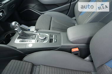 Хэтчбек Audi A3 2016 в 