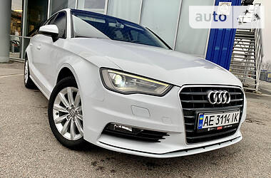 Седан Audi A3 2015 в Днепре