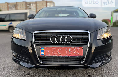 Хэтчбек Audi A3 2010 в 