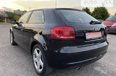 Хэтчбек Audi A3 2010 в 