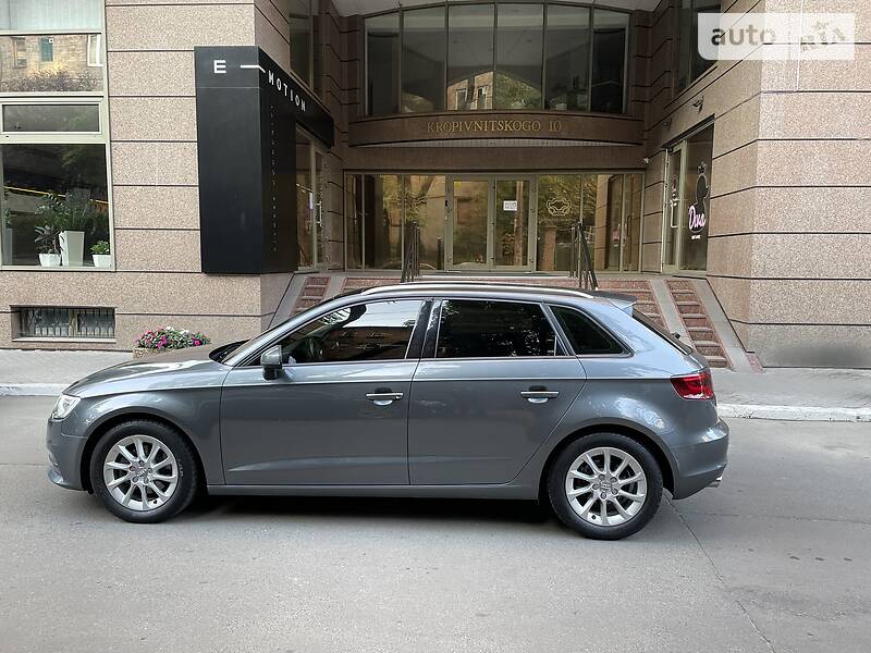 Хэтчбек Audi A3 2016 в Киеве