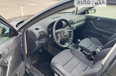 Хэтчбек Audi A3 2002 в 