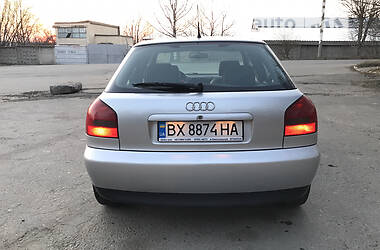 Хэтчбек Audi A3 2000 в 