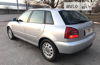 Хэтчбек Audi A3 2000 в 