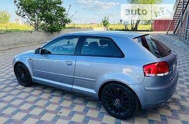 Хэтчбек Audi A3 2003 в 