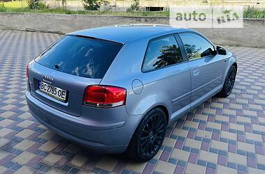 Хэтчбек Audi A3 2003 в 