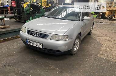 Хэтчбек Audi A3 1998 в 