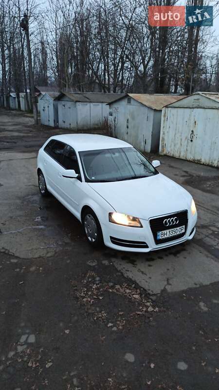 Хэтчбек Audi A3 2012 в 
