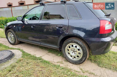Хэтчбек Audi A3 2001 в 