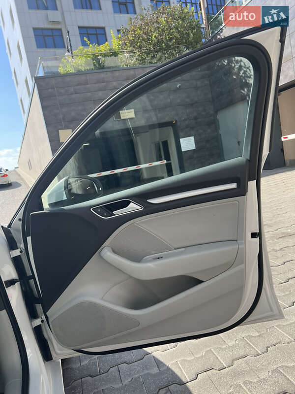 Седан Audi A3 2016 в Киеве