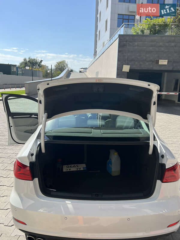 Седан Audi A3 2016 в Киеве