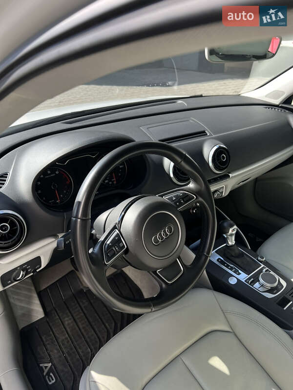 Седан Audi A3 2016 в Киеве