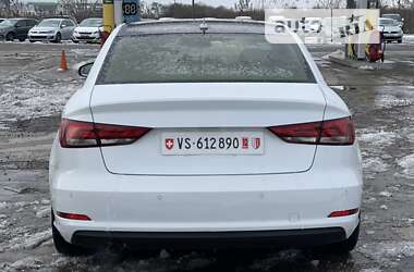 Седан Audi A3 2015 в Ужгороде