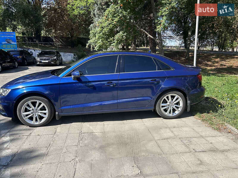 Седан Audi A3 2015 в Запорожье