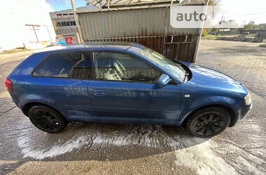 Хэтчбек Audi A3 2003 в 