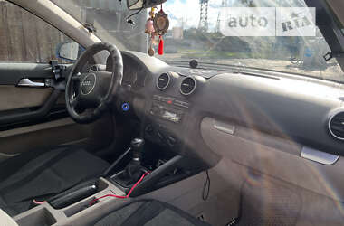 Хэтчбек Audi A3 2003 в 