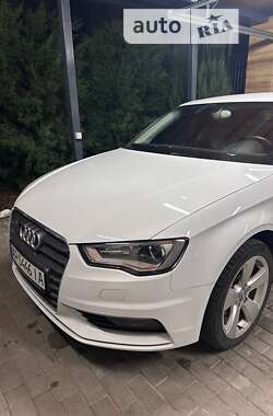 Седан Audi A3 2013 в Дніпрі